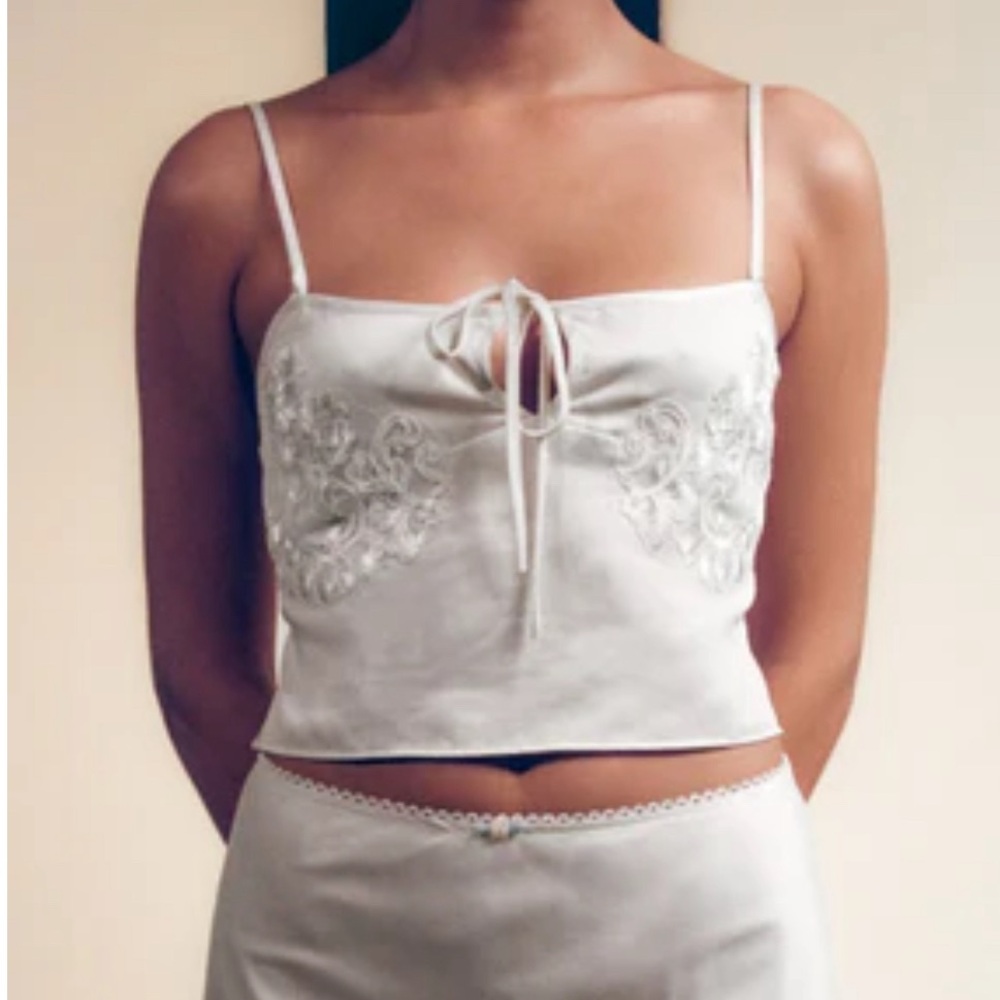 437 The Eve Top